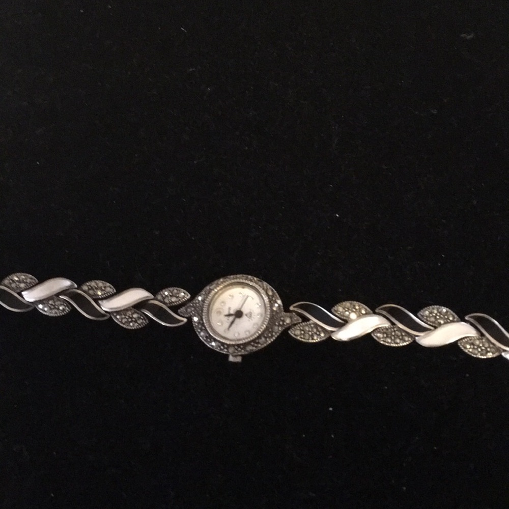 Silver quartz watch stamped 925